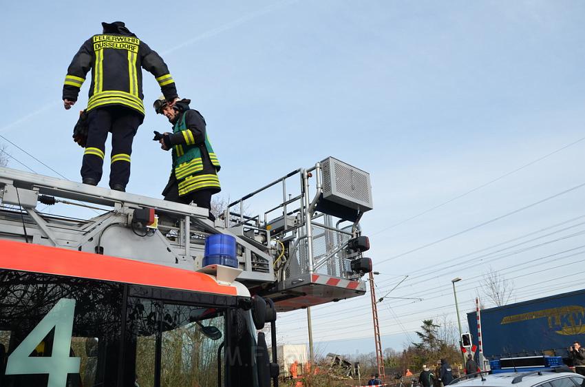 Schwerer VU Bus Zug Düsseldorf P015.JPG